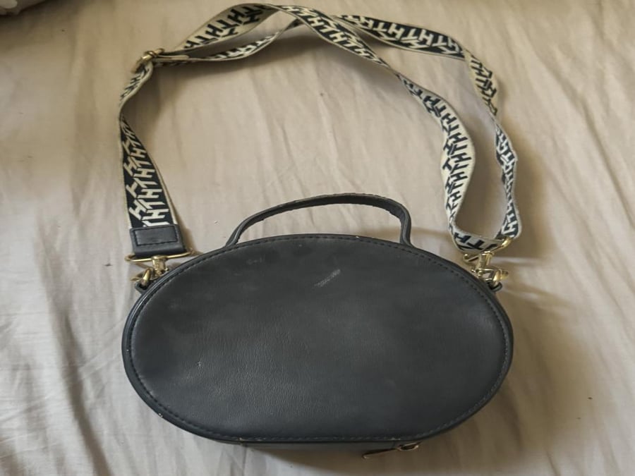 Authentic tommy hilfiger bag