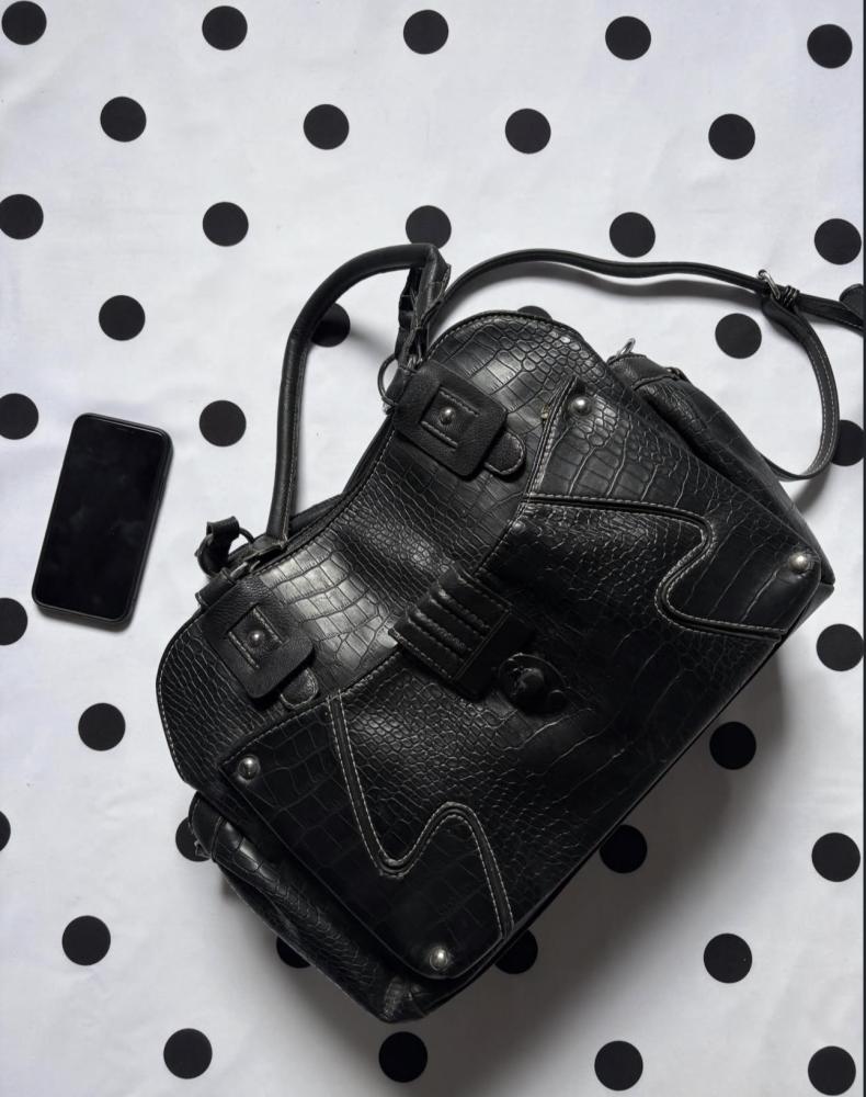 Huge leather bag with strap