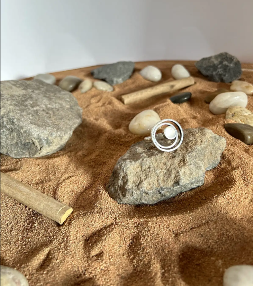 كولكشن الفضة العربية | خاتم ناعم بالصدف الأبيض – فضة 925 Arabic Silver Collection | White Mother of Pearl Ring – 925 Silver