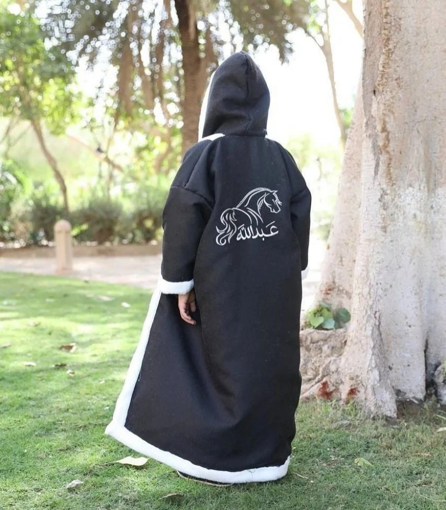 فروة بالاسم أنيقة ودافئة _ لون أسود