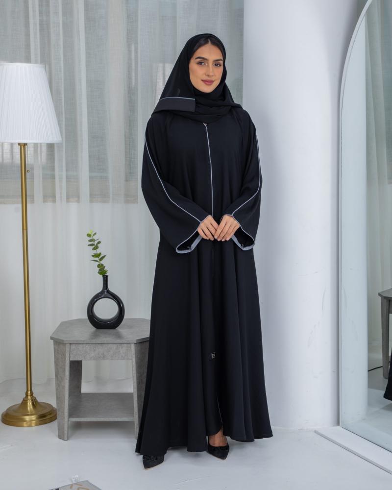 عباية كلوش سوداء مزينة بقيطان رمادي