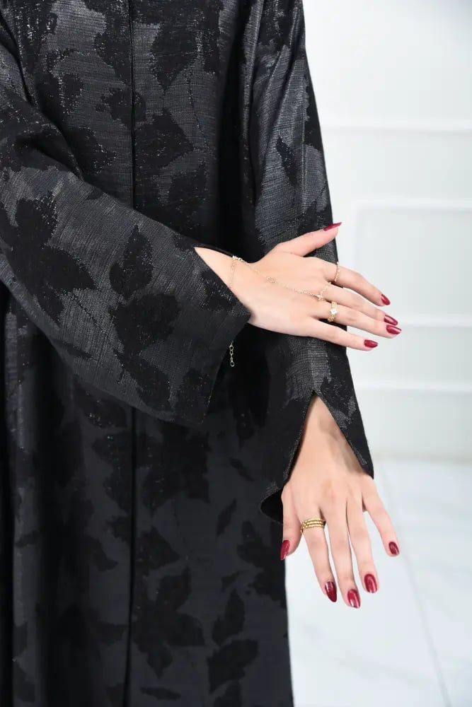عباية جاكار فضي مع اسود