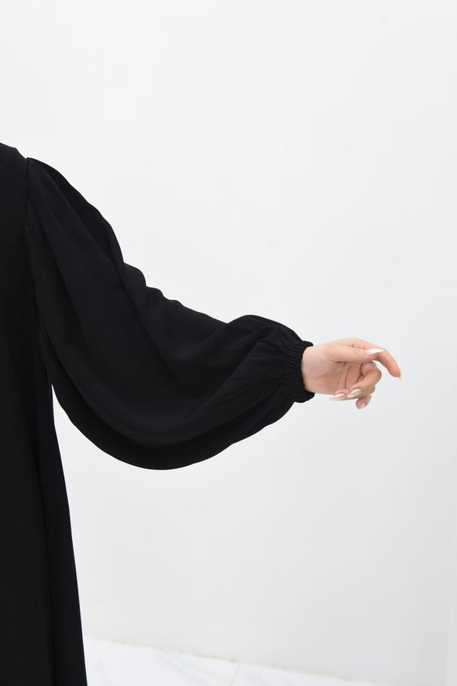 عباية سادة سوداء باكمام زم