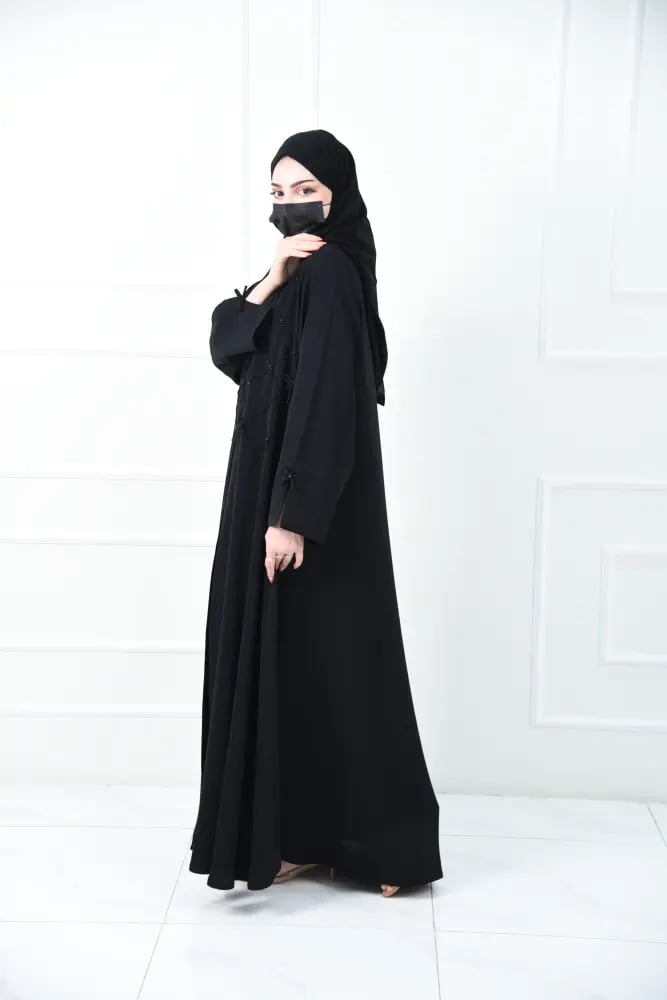 عباية بتطريز كروسات وفصوص شك مع فيونكات