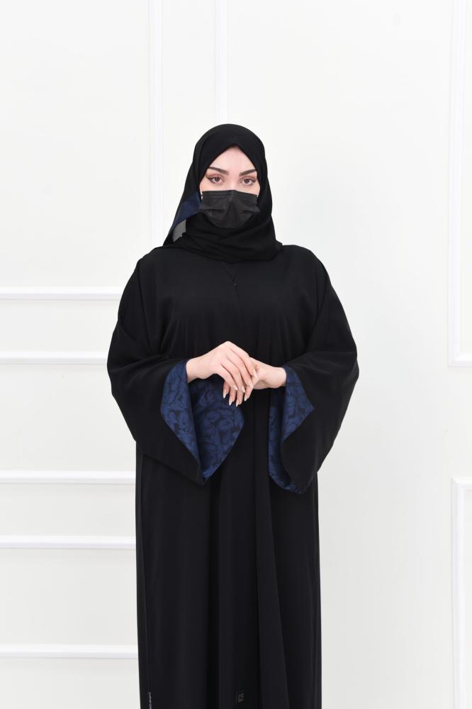 عباية سوداء بأكمام مفتوحه مبطنة بالجاكار لون كحلي