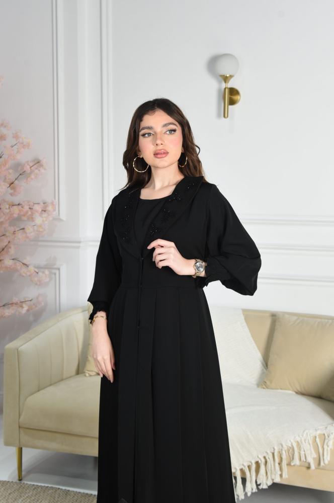 A distinctive abaya with its charming and elegant details