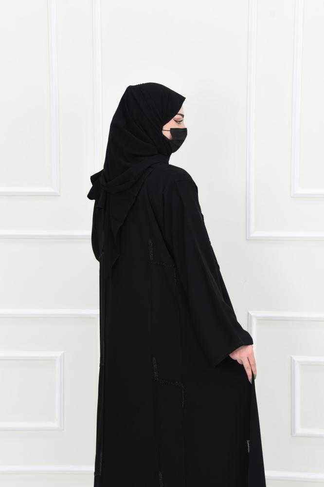 عباية كلوش تزينها تطريزات ساحرة