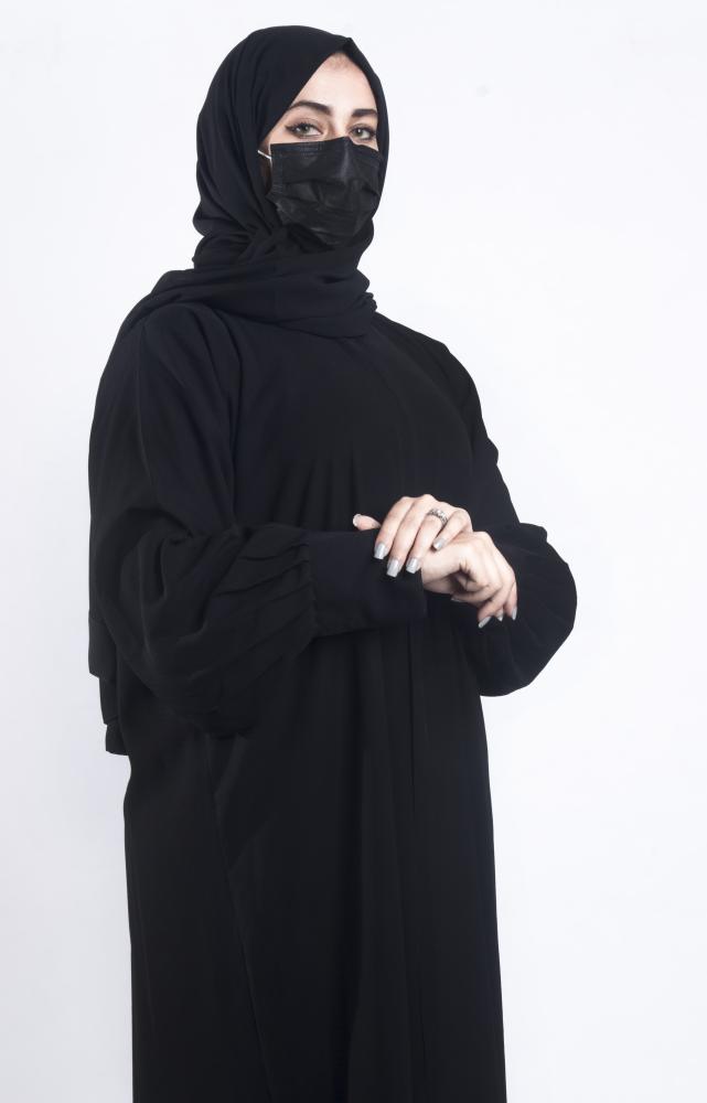 عباية سادة بسحاب مخفي وبأكمام كبك