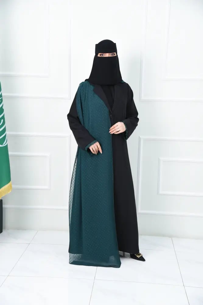 عباية اليوم الوطني سوداء بليزر بتفاصيل خضراء