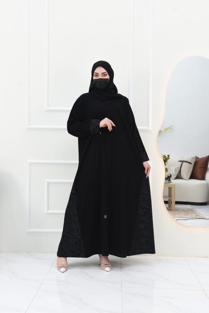 عباية راقية مزينة على شكل ورود في الجوانب