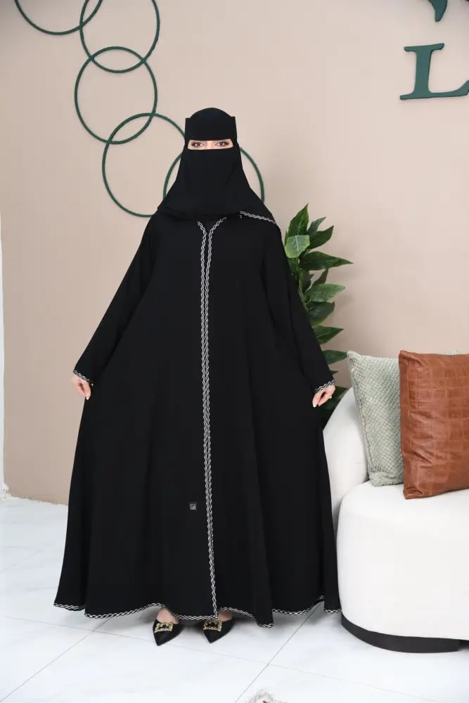 عباية كلوش كريب ملكي بخطوط قيطان بيضاء مموجة