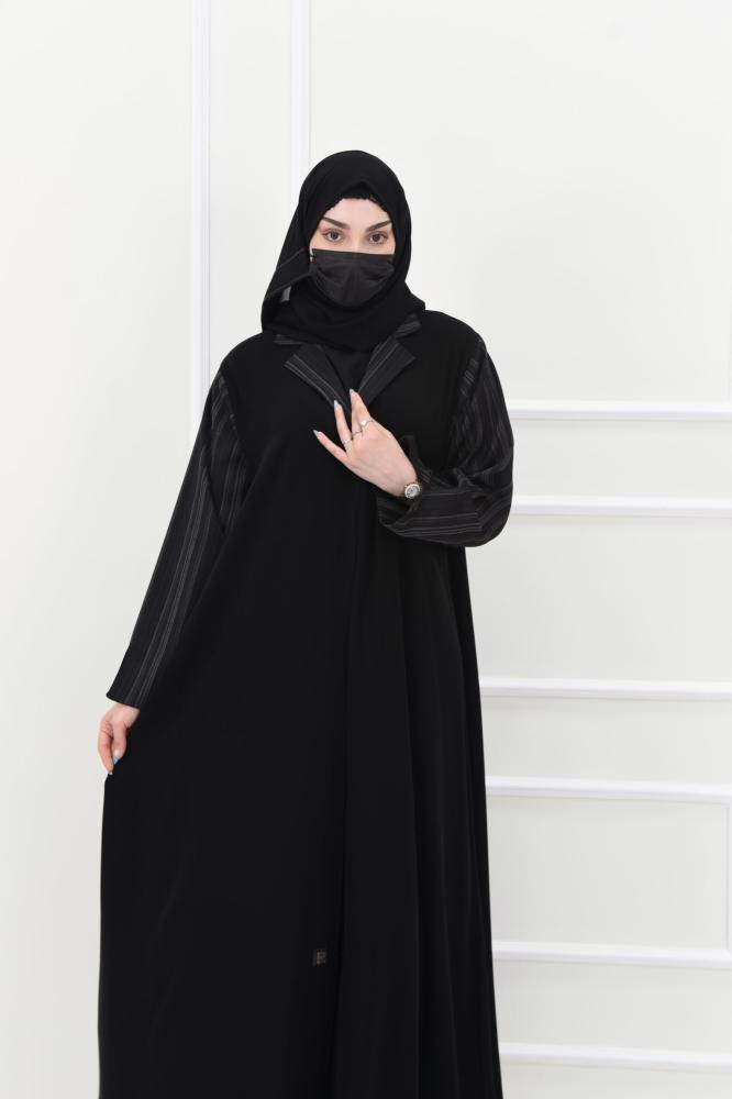عباية الحان بأكمام وياقة مقلمة بالرمادي والأسود