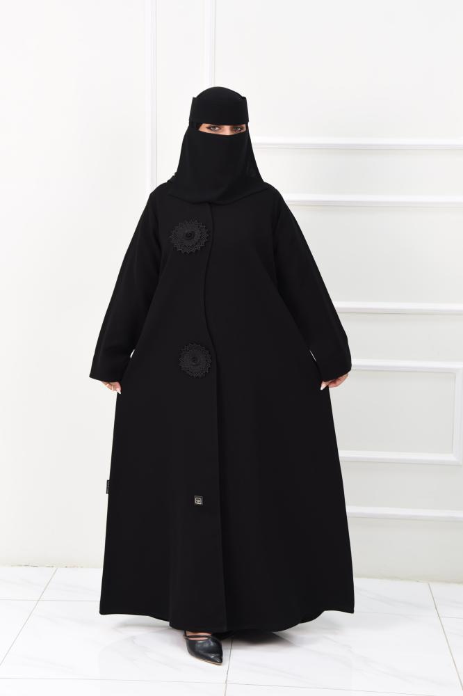عباية كريب كاجوال بتطريز ورد أمامي