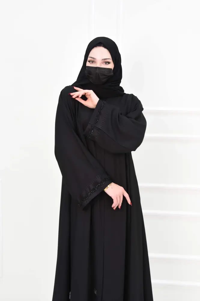 عباية كريب بتطريز شك على الأكمام المربعة