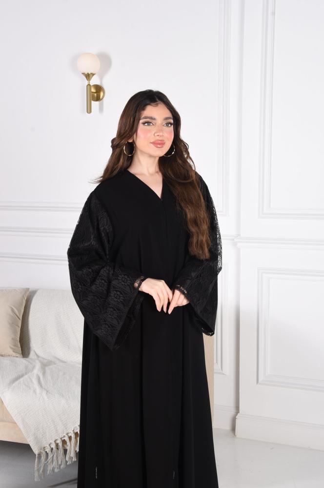 عباية ملكي بأكمام من الدانتيل الأنيق