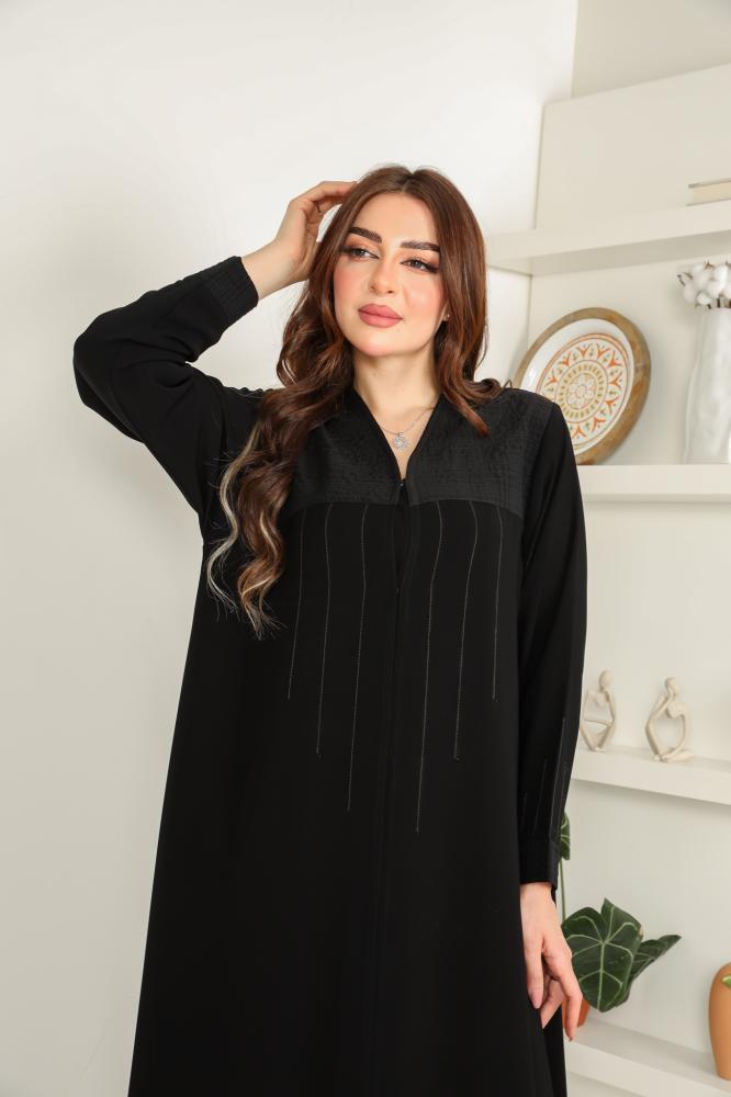Crepe abaya with elegant details