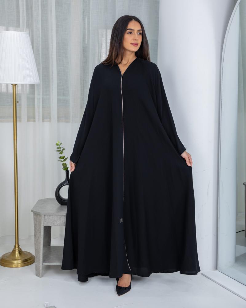 عباية كلوش سوداء مزينة بقيطان بيج