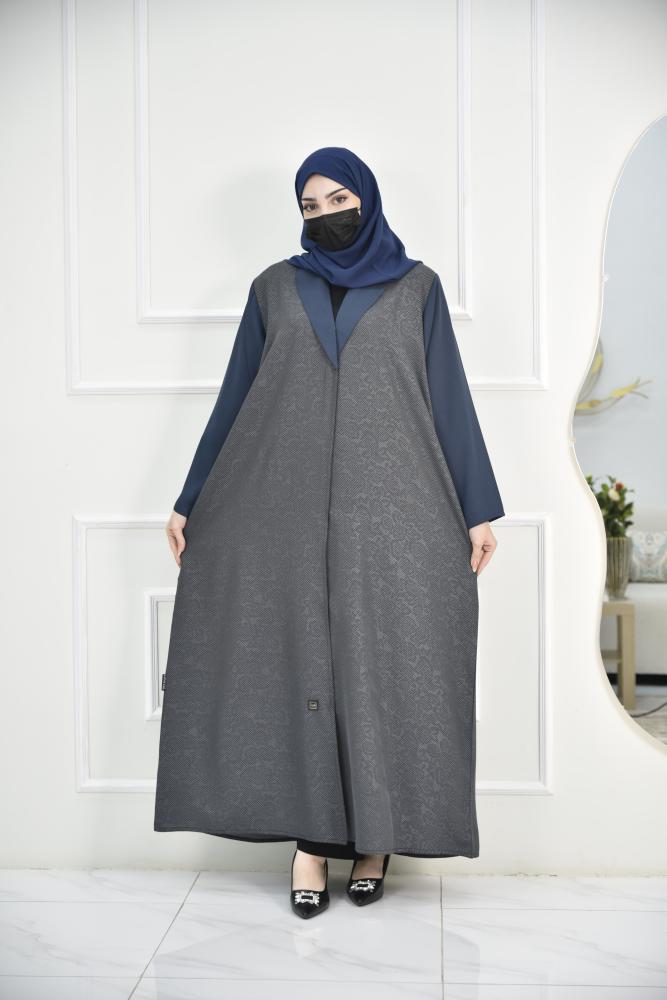 عباية كريب رصاصية بلمسات كحلية