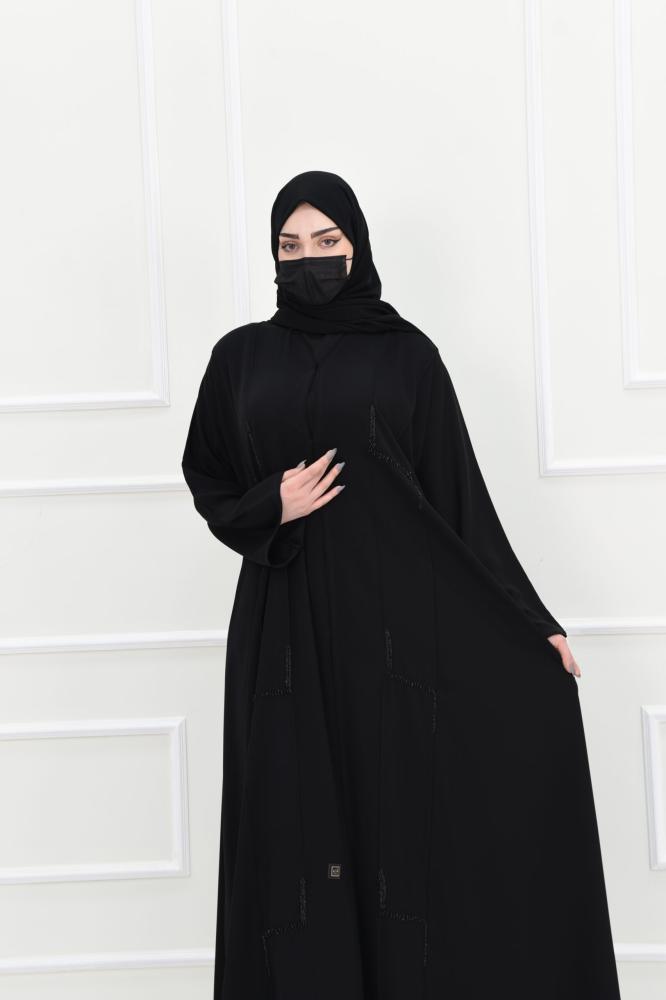 عباية كلوش تزينها تطريزات ساحرة