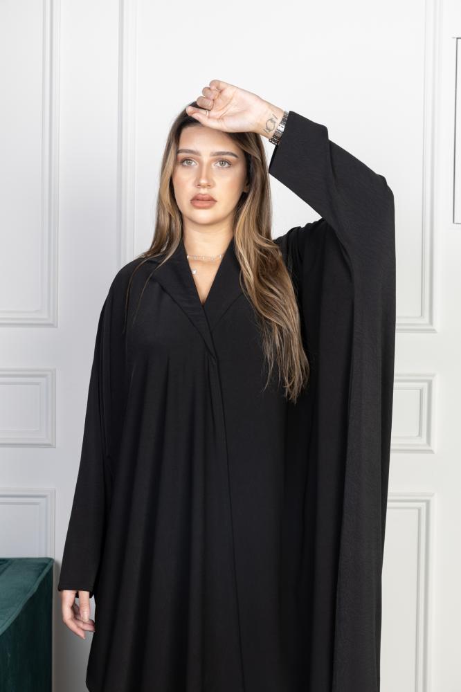 Black Bisht Abaya with a normal collar and sleeves