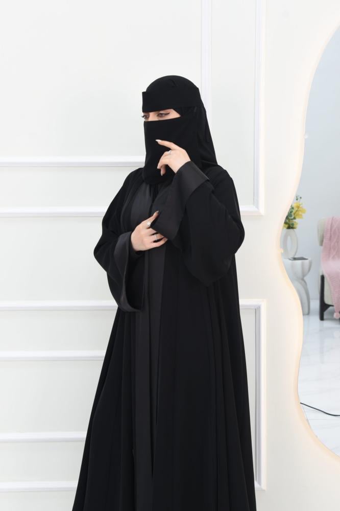 عباية كلوش كم مربع بتركيبه قماش ستان