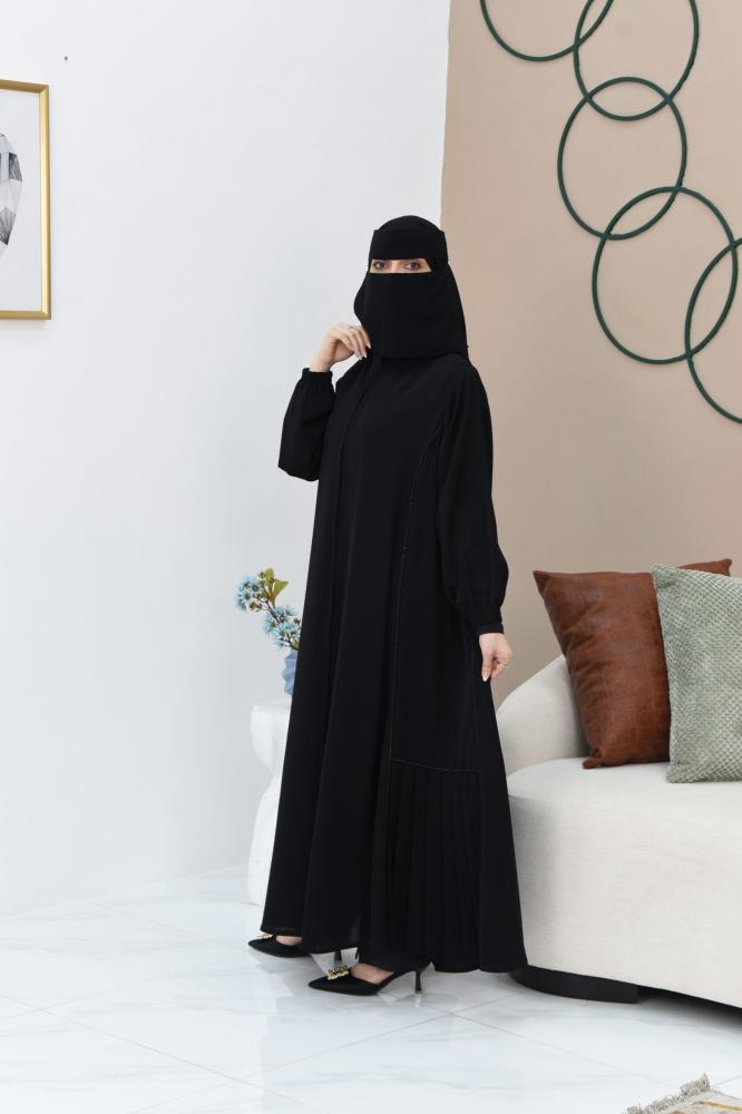عباية كلوش مزينة مع كسرات واشرطة من الكريستال