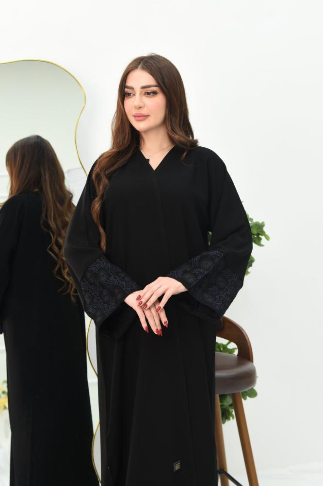 عباية لف بكم مربع بتطريز مميز