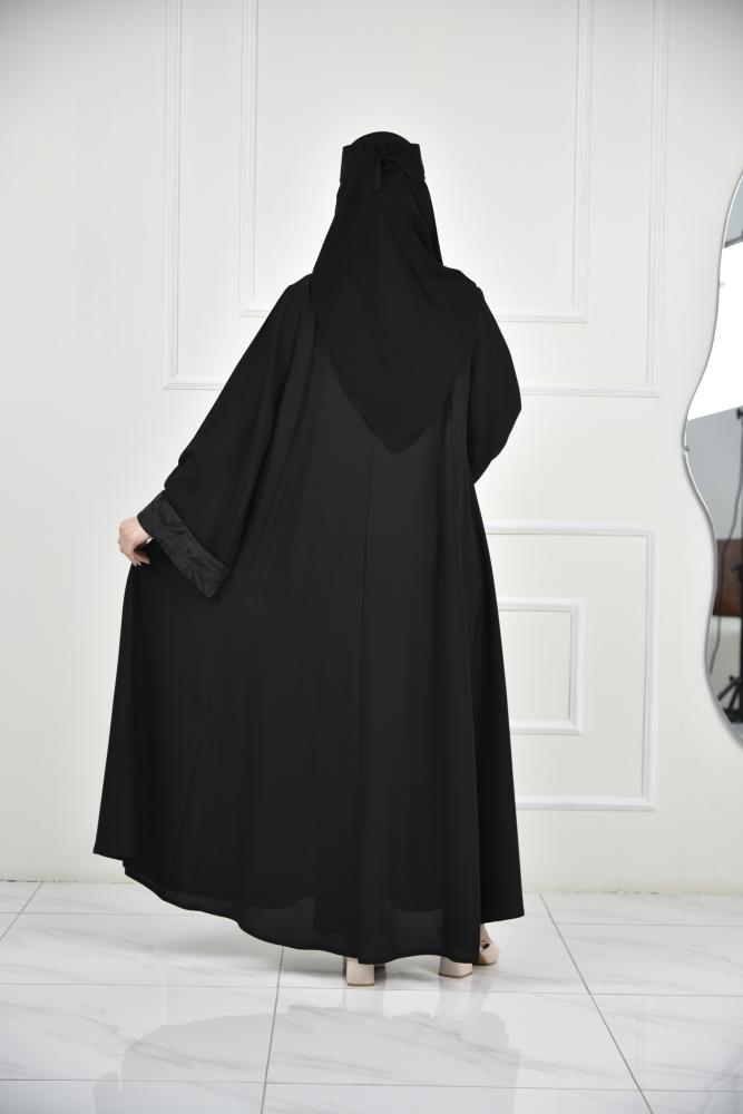 عباية كريب بكم مربع وتفاصيل جاكار أنيقة