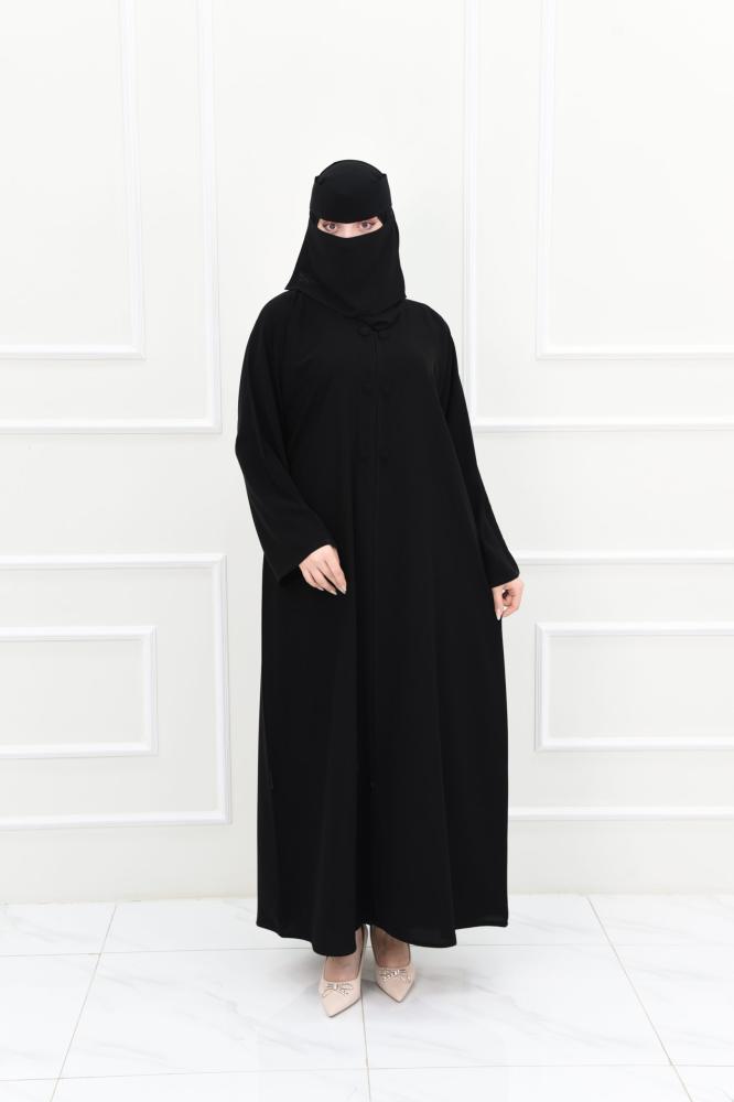 عباية سوداء سادة بأزرار قماشية أنيقة