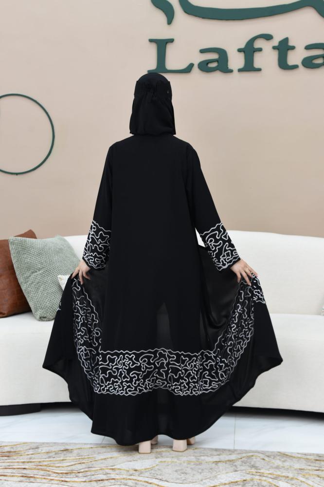 عباية كلوش نواعم بتطريز أبيض