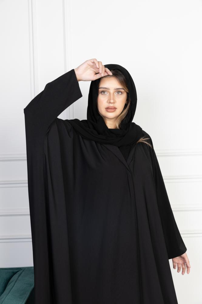 Black Bisht Abaya with a normal collar and sleeves