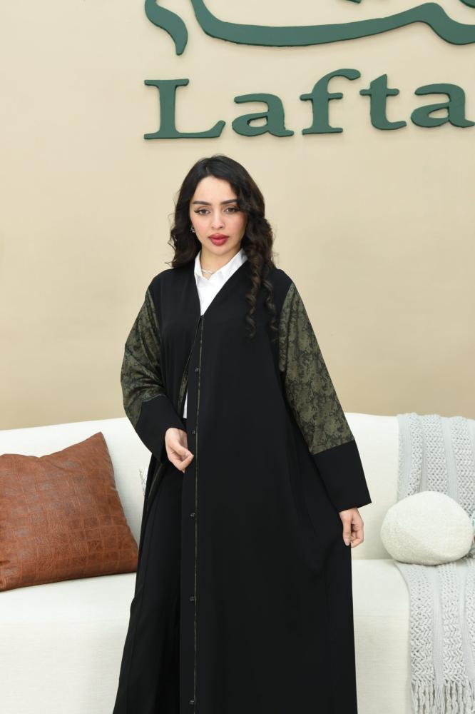 عباية من قماش نواعم بلاس المشجر على الاكمام باللون الزيتي