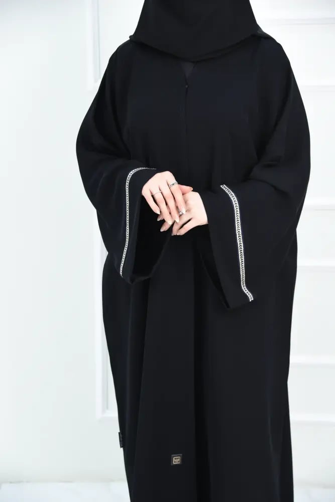 عباية نص بشت لف سوداء  باسورة منسوجة ذهبي وكحلي