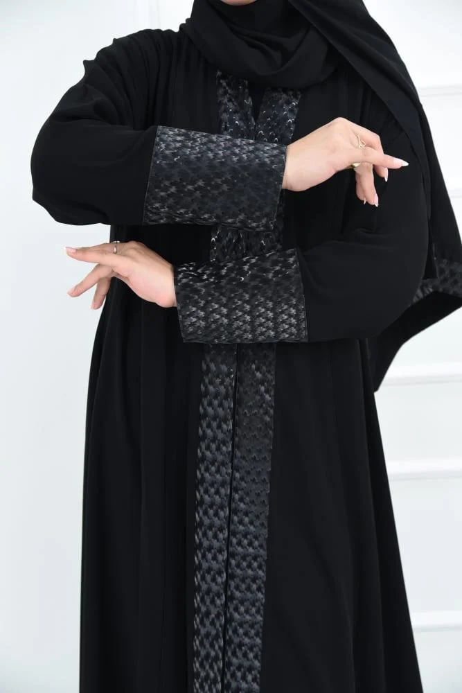 Casual flared abaya with a shiny camouflage leather composition