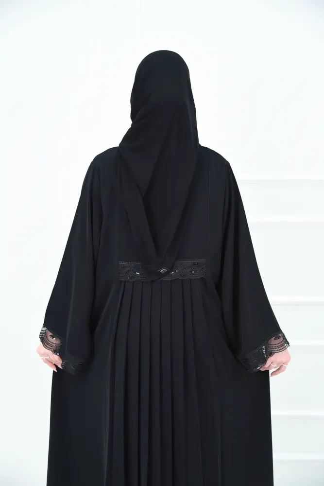 Black abaya, semi-wide, with a panel and embroidered decoration