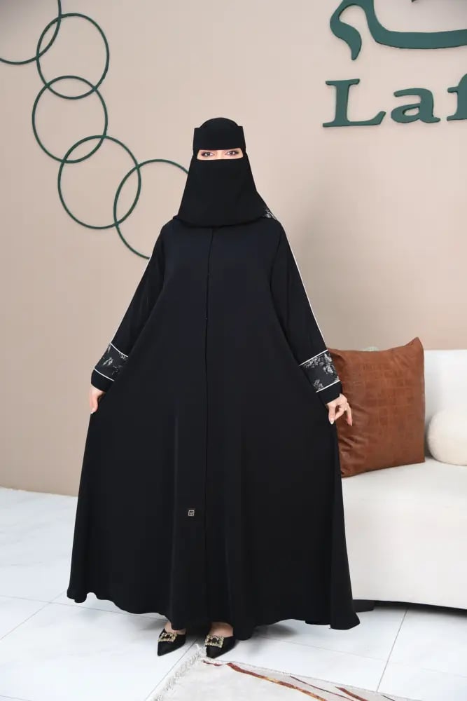 عباية كلوش بكسرة خلفية وقيطان بيج