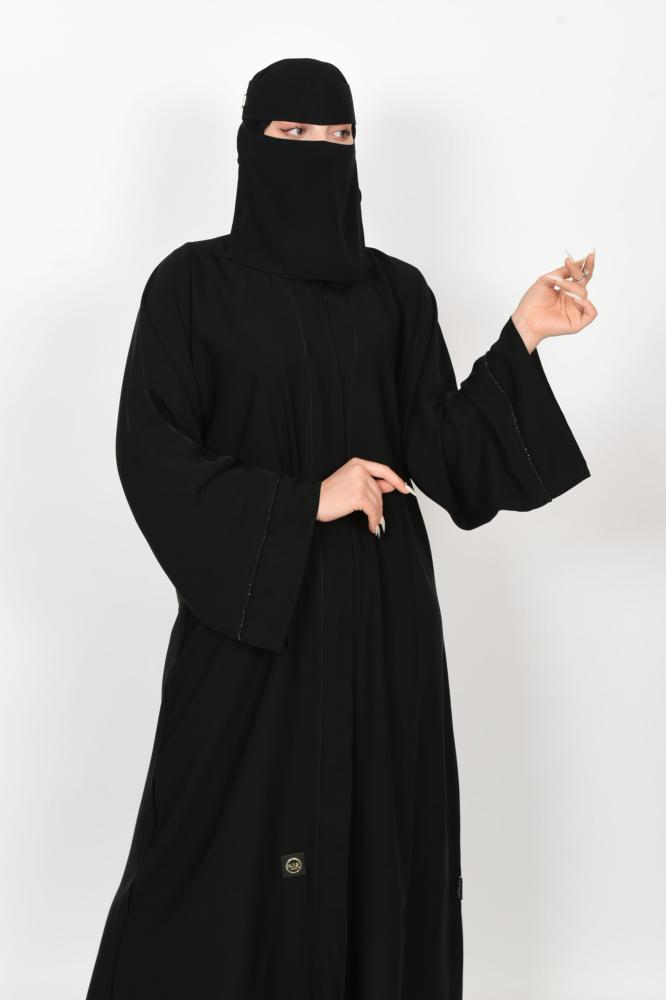 عباية باكمام مطرزة