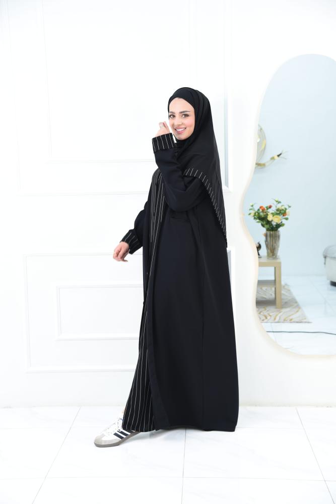 Practical everyday abaya with a striped inner layer