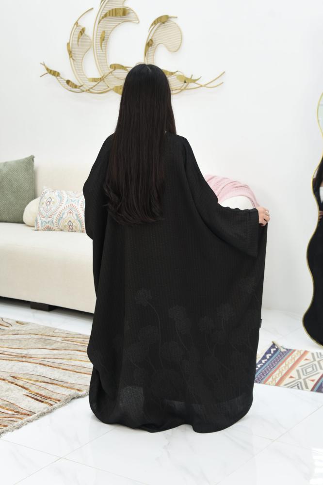 Girls' abaya with a bisht-style cut