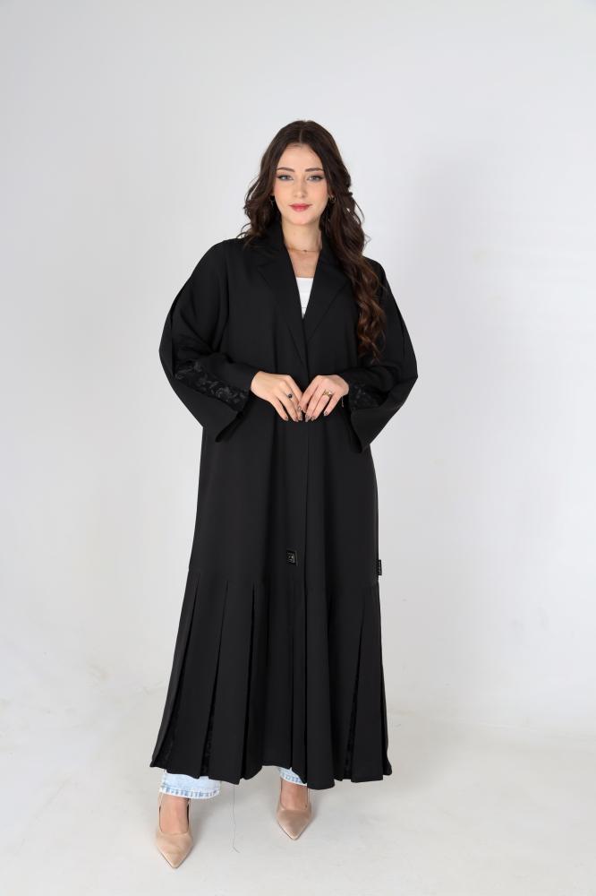 Crepe abaya decorated with pleats