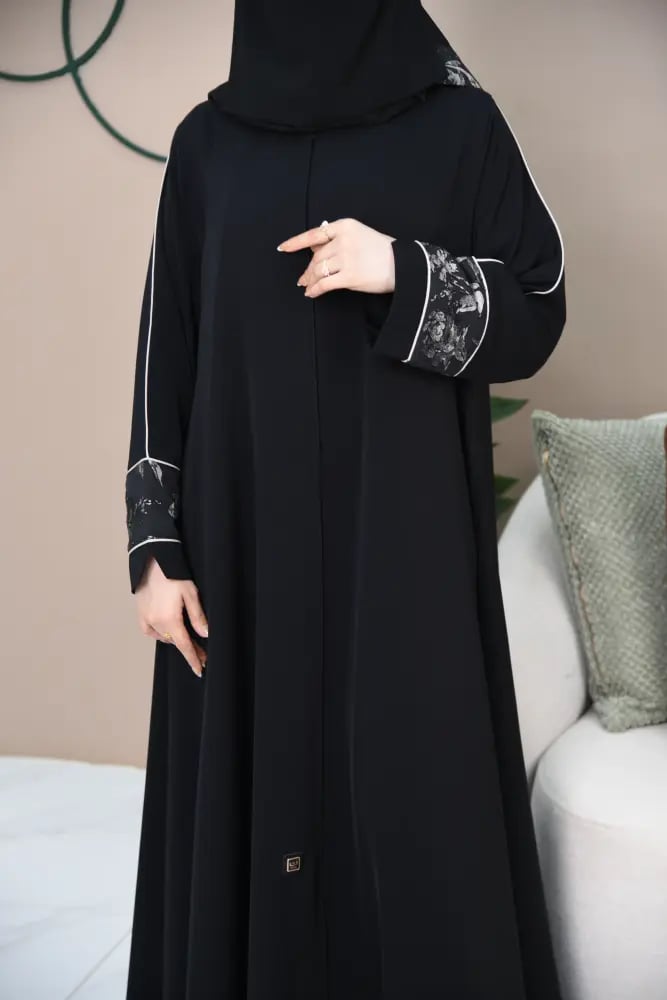 عباية كلوش بكسرة خلفية وقيطان بيج