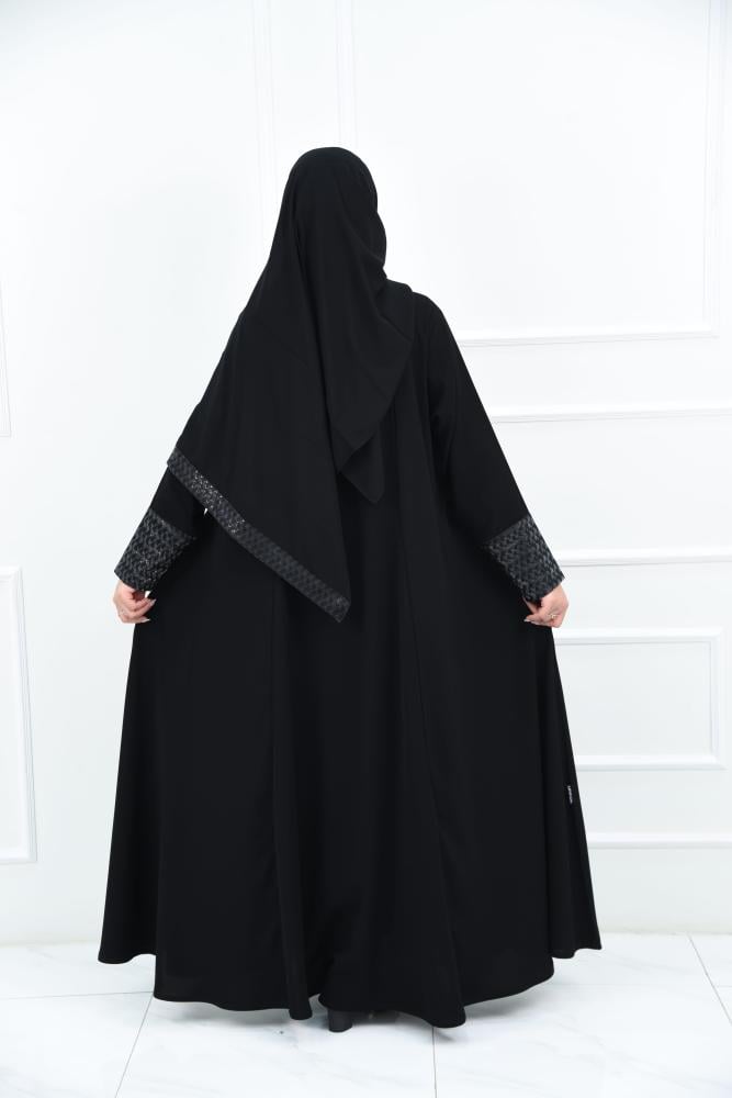 Casual flared abaya with a shiny camouflage leather composition