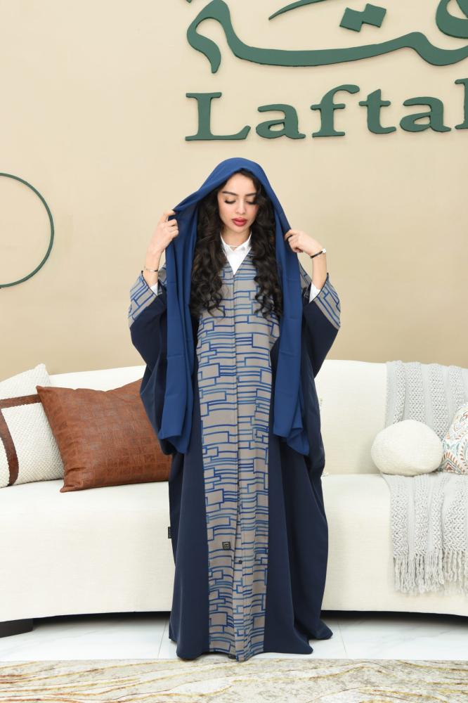 عباية بقصة البشت بقماش الكريب مربعات