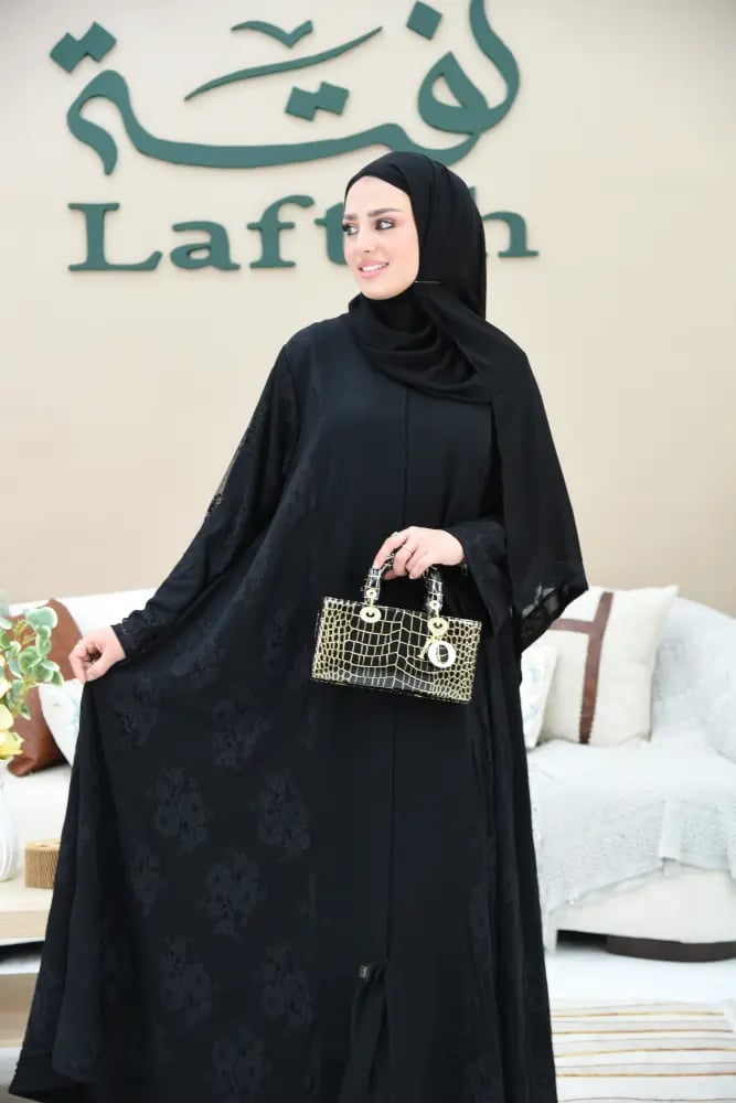 عباية كلوش نواعم بتفاصيل دانتيل