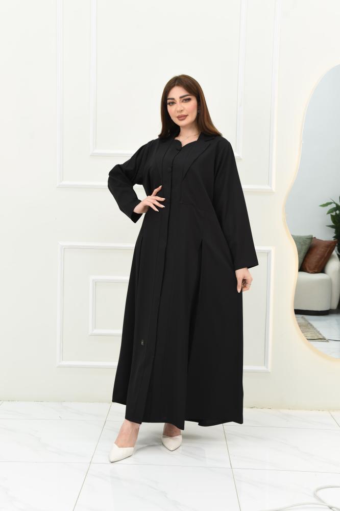 Crepe abaya with a distinctive cut and front slits