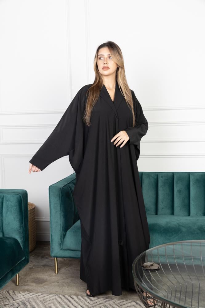 Black Bisht Abaya with a normal collar and sleeves