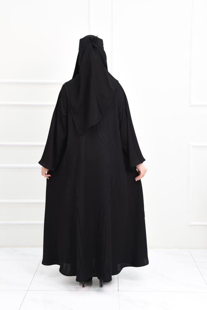 عباية سادة بخطوط تصميم فريدة