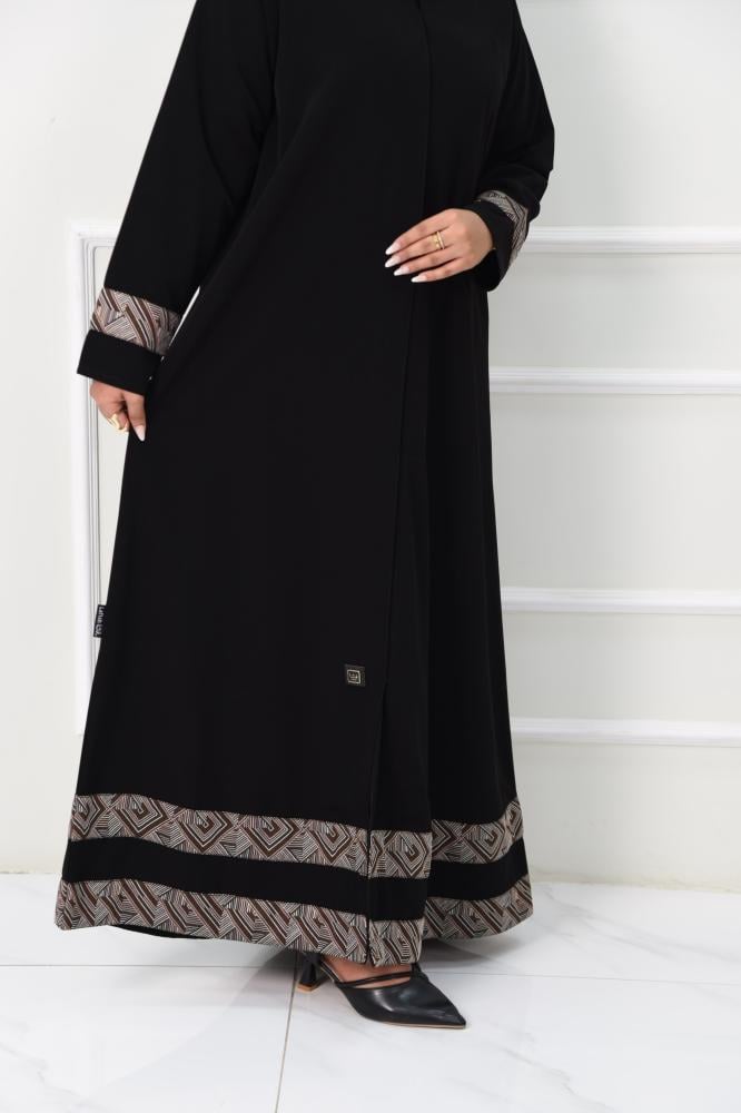 Casual abaya with elegant brocade details