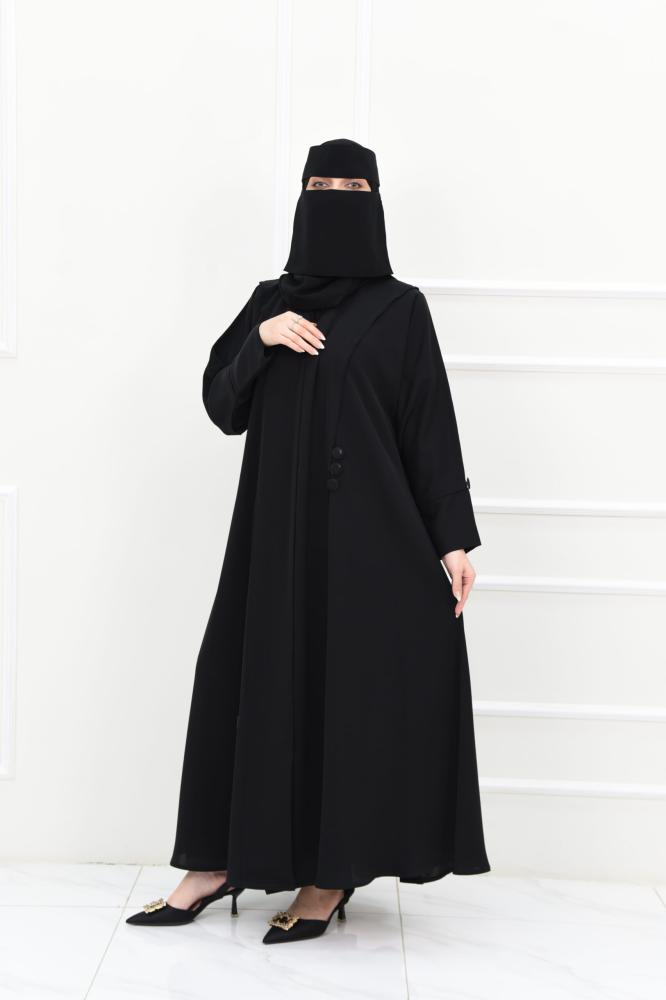 عباية عملية بتفاصيل أنيقة