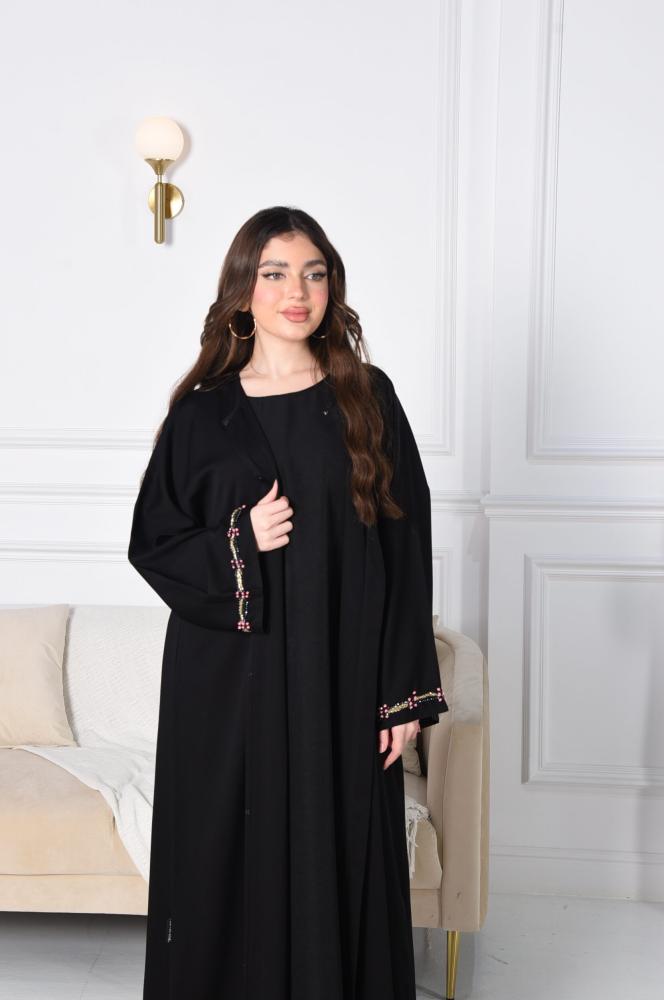 عبايات سوداء أنيقة بلمسة الوردى و الذهبى
